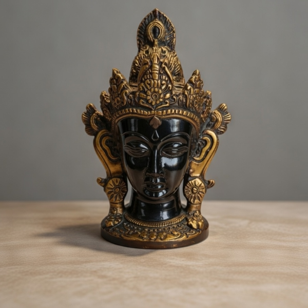 Curios And Showpieces